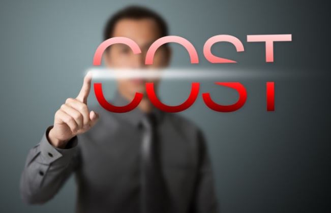 Man cutting cost with this finger