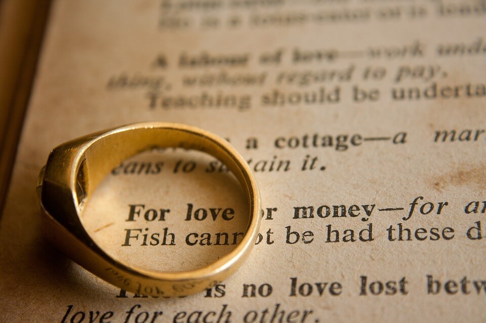 Ring on text